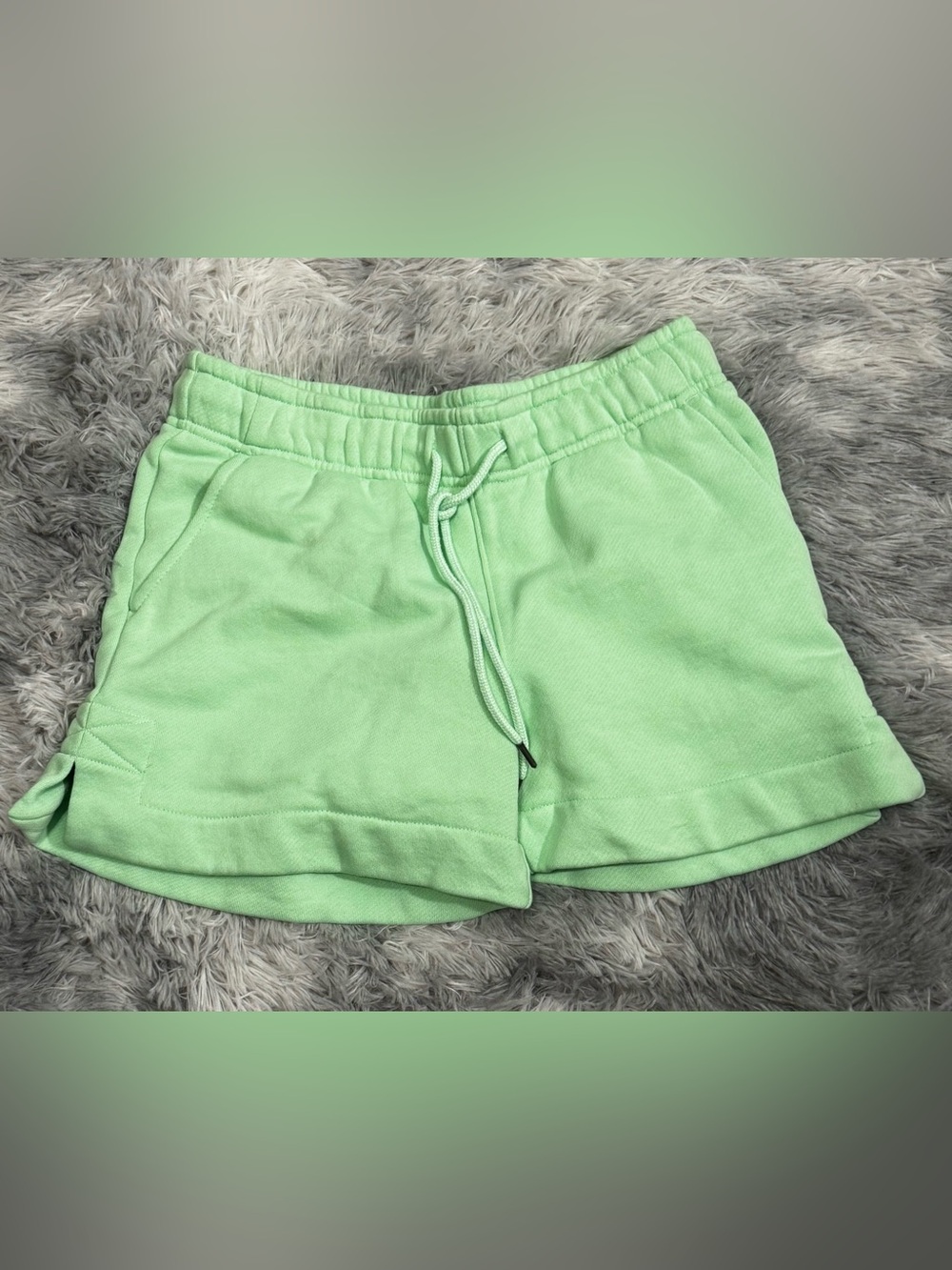 Universal Thread Green Sweat Shorts Women’s Size S NWT Drawstring Lounge